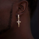 Pendientes de Aro Huggie Extra Pequeños Cruz Goteando en Oro Amarillo
