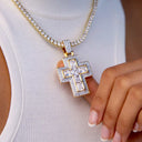 Cruz de baguette con diamante central
