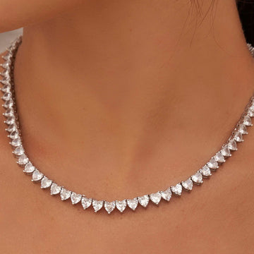 Collar de tenis con forma de corazón