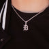 Colgante oficial con micro logotipo de los Detroit Tigers de la MLB en oro blanco