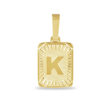 Colgante con inicial cuadrada en oro amarillo