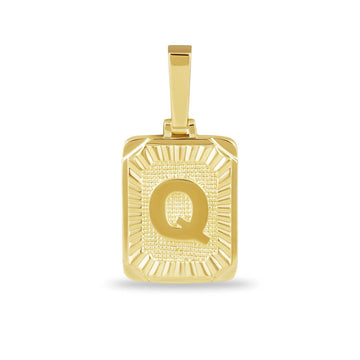 Colgante con inicial cuadrada en oro amarillo