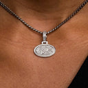 Colgante con micro logotipo oficial de la NFL de los San Francisco 49ers - Oro blanco