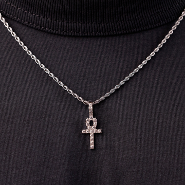 Colgante Cruz Ankh Helada Micro en Oro Blanco