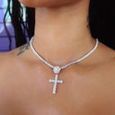 Cruz con diamantes en oro blanco