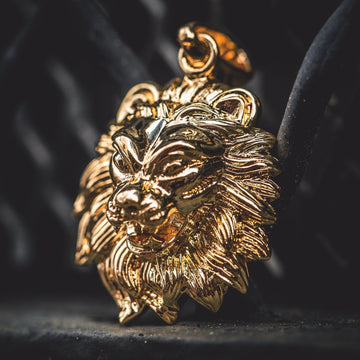 Colgante de león de oro vermeil de 18 quilates