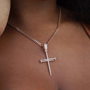 Cruz de Uñas Helada en Oro Rosa