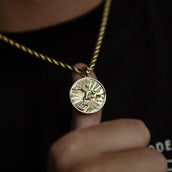 Colgante de moneda "Crowning Nike" vermeil de 18k