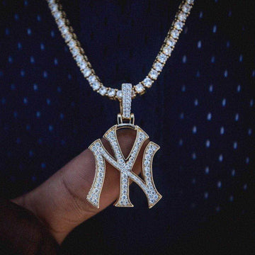 New York Yankees Official MLB Logo Pendant in Yellow Gold
