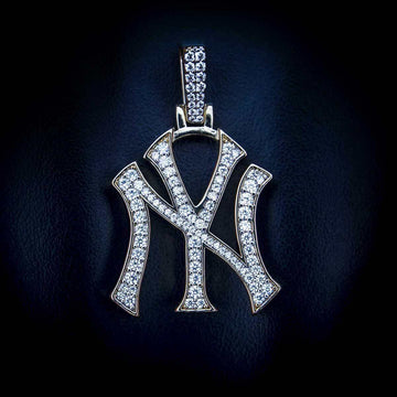 NY Yankees Pendant in Yellow Gold