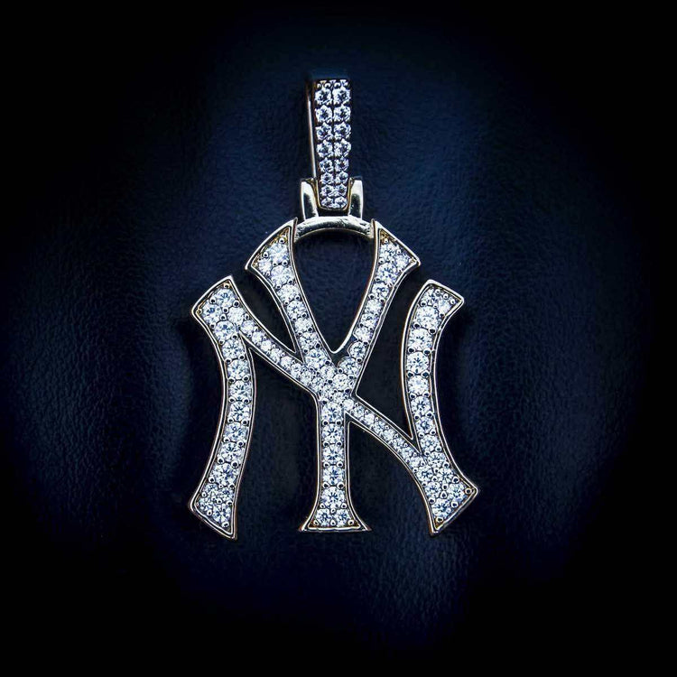 New York Yankees Official MLB Logo Pendant in Yellow Gold – The