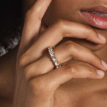 Anillo de banda de eternidad corte oval - Vermeil de oro blanco