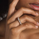 Anillo de banda de eternidad corte oval - Vermeil de oro blanco