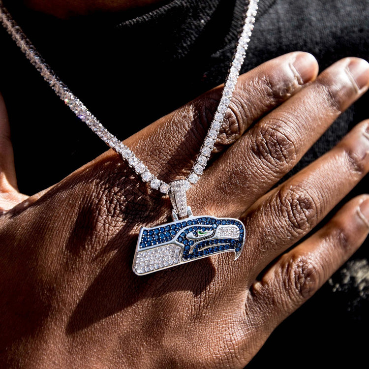 Collier Football Seattle Seahawks - Chaîne Cubique Zircone, Bijou Sport Collier Football Seattle Seahawks - Chaîne Cubique Zircone, Bijou Sport